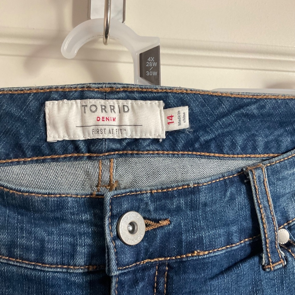 Torrid‎ New Skinny Dark Wash Jeans - Size 14 - Picture 3 of 8